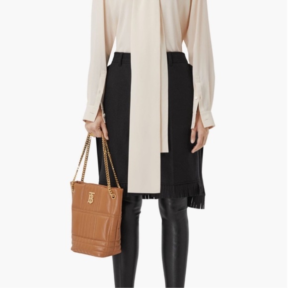 Burberry Lola Small Quilted Leather Chain Bucket Bag - Picture 15 of 16